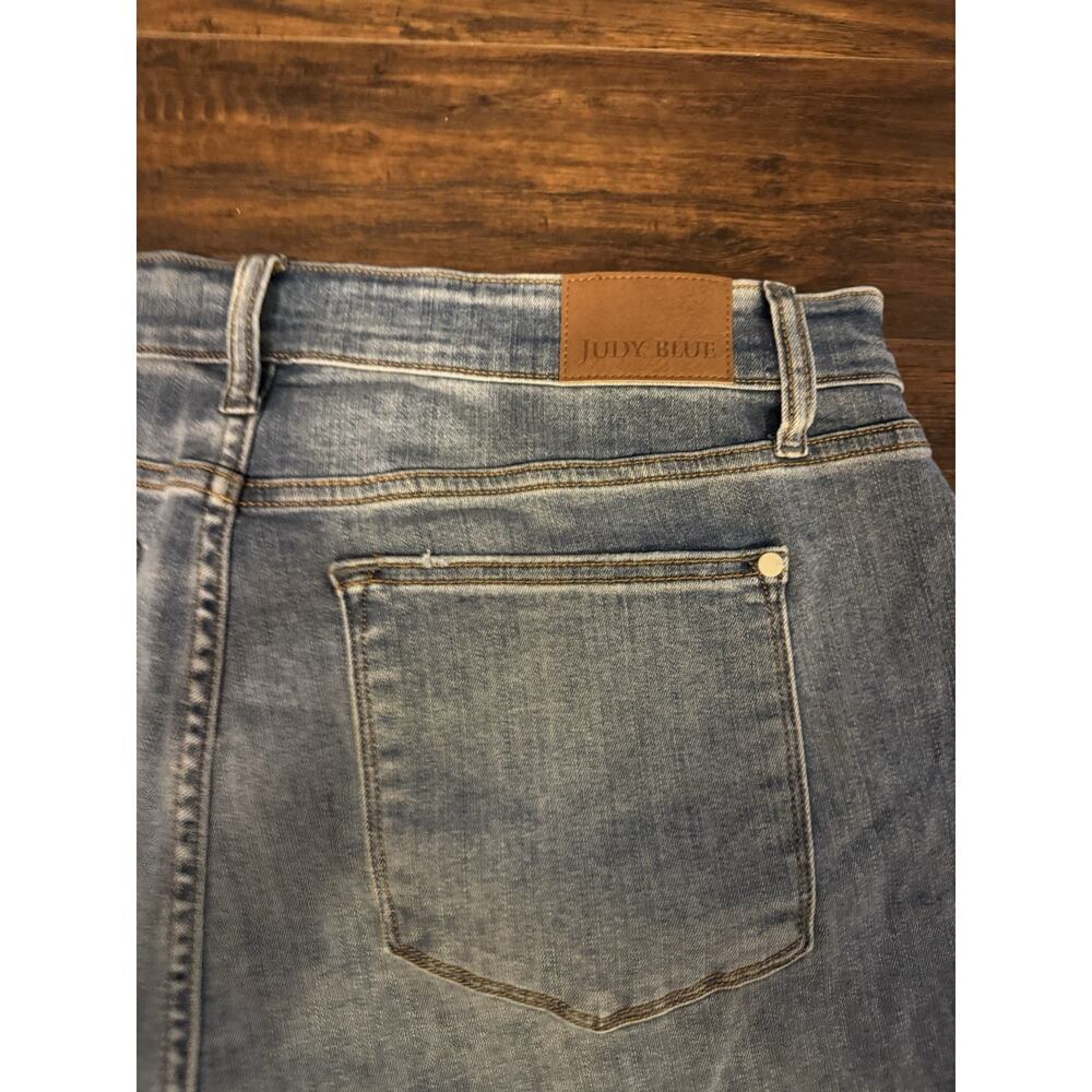Judy Blue Women's 3XL Cutoff Distressed Denim Blue Shorts Jorts - Picture 6 of 8